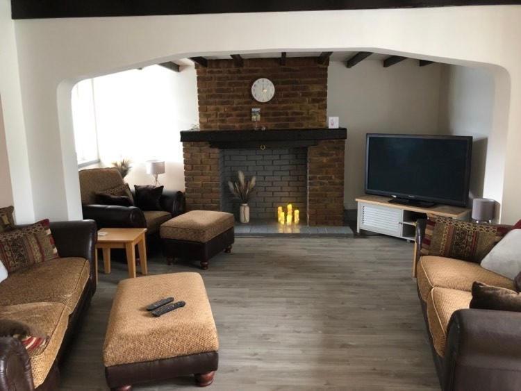 A Bright And Spacious Gem * Staines-upon-Thames