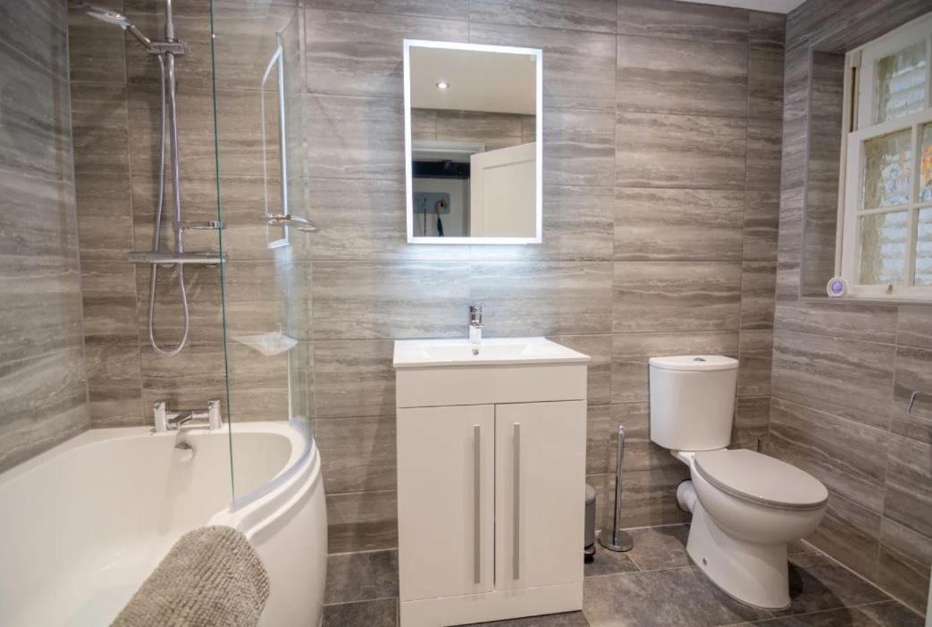 Holiday home A Bright And Spacious Gem Staines-upon-Thames
